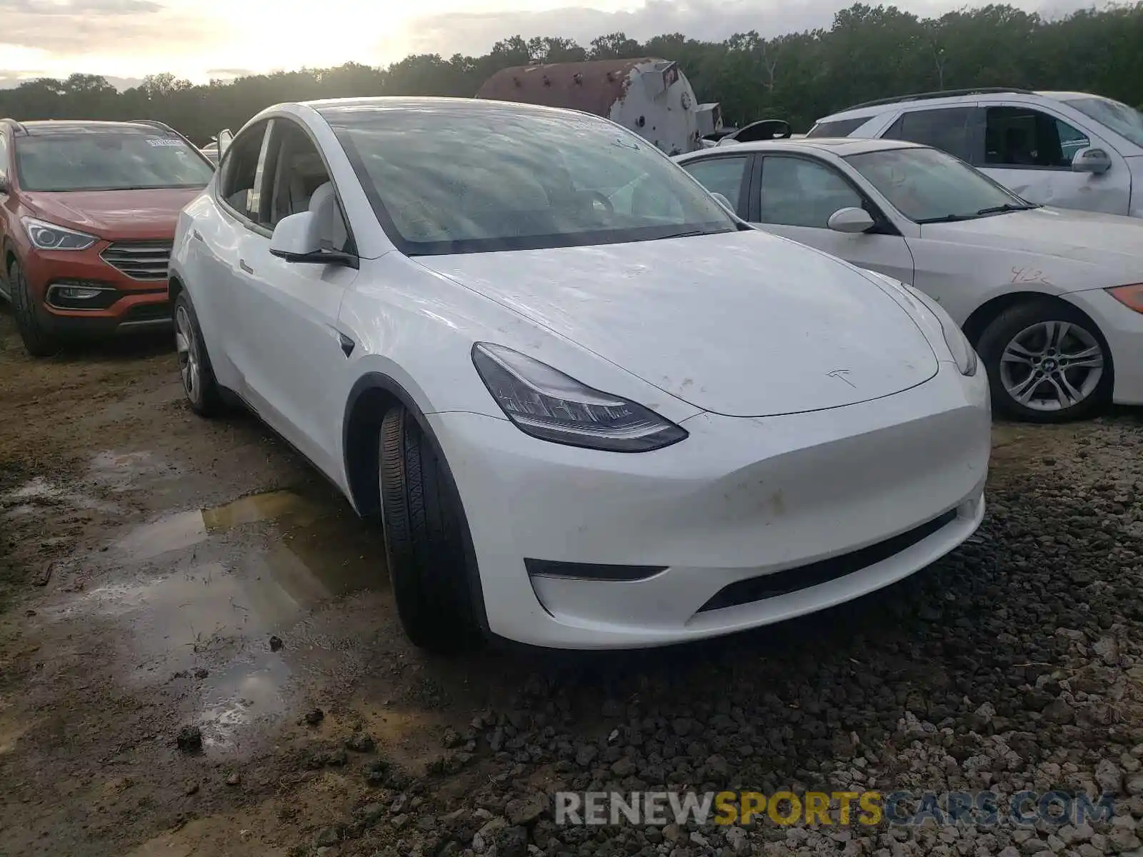 1 Photograph of a damaged car 5YJYGDEE4MF064477 TESLA MODEL Y 2021