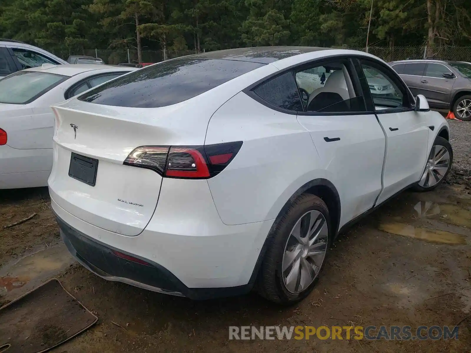 4 Photograph of a damaged car 5YJYGDEE4MF064477 TESLA MODEL Y 2021