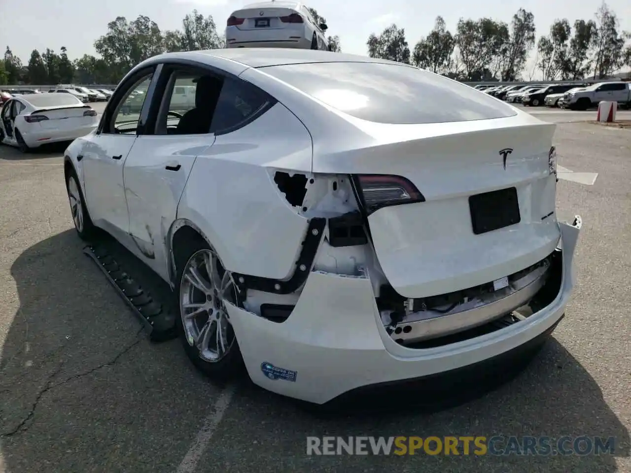 3 Photograph of a damaged car 5YJYGDEE4MF066357 TESLA MODEL Y 2021