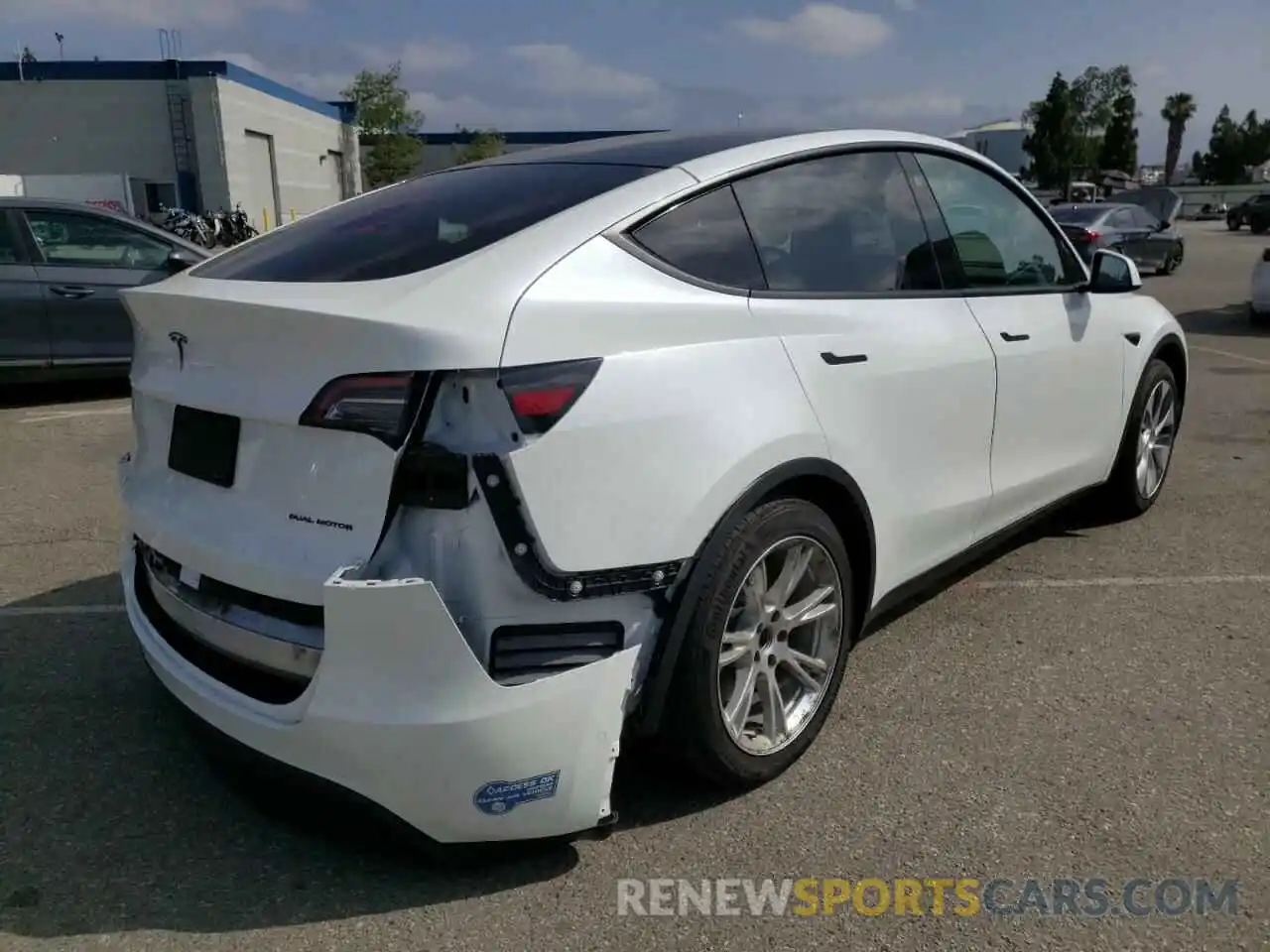 4 Photograph of a damaged car 5YJYGDEE4MF066357 TESLA MODEL Y 2021