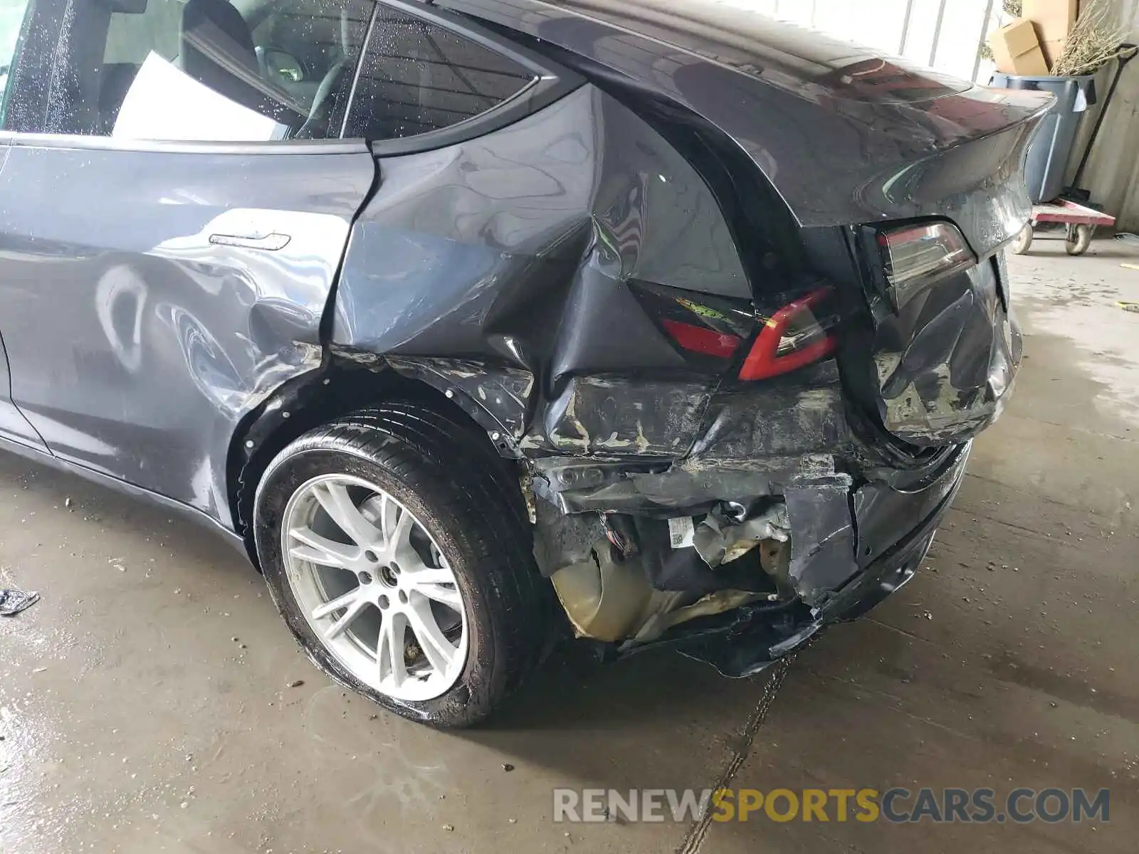 9 Photograph of a damaged car 5YJYGDEE4MF067637 TESLA MODEL Y 2021