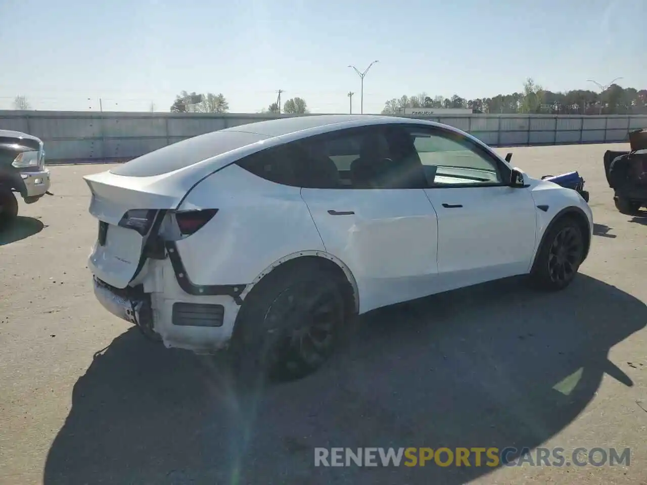 3 Photograph of a damaged car 5YJYGDEE4MF068397 TESLA MODEL Y 2021