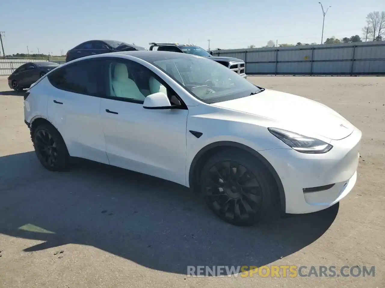 4 Photograph of a damaged car 5YJYGDEE4MF068397 TESLA MODEL Y 2021