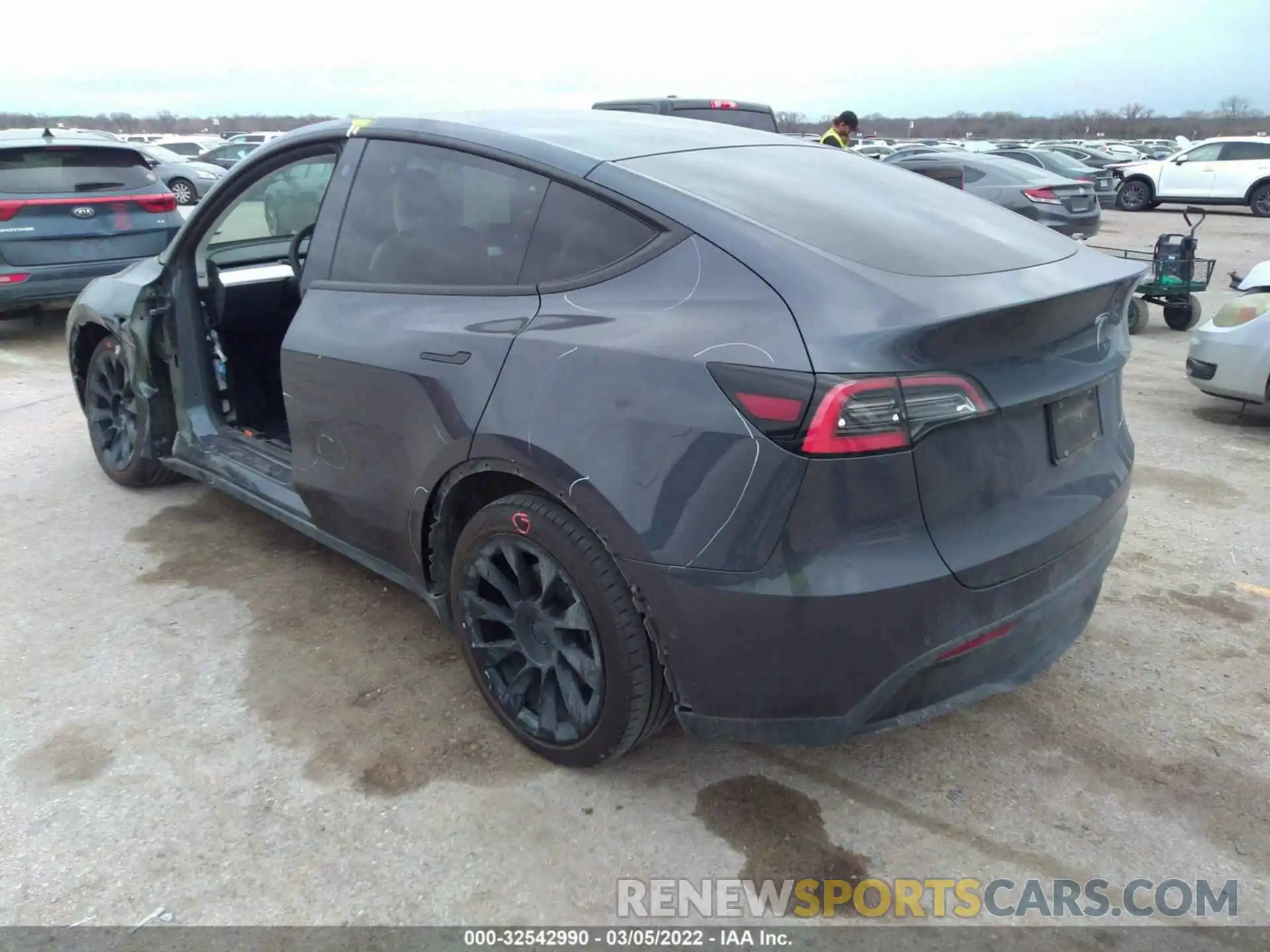 3 Photograph of a damaged car 5YJYGDEE4MF069064 TESLA MODEL Y 2021