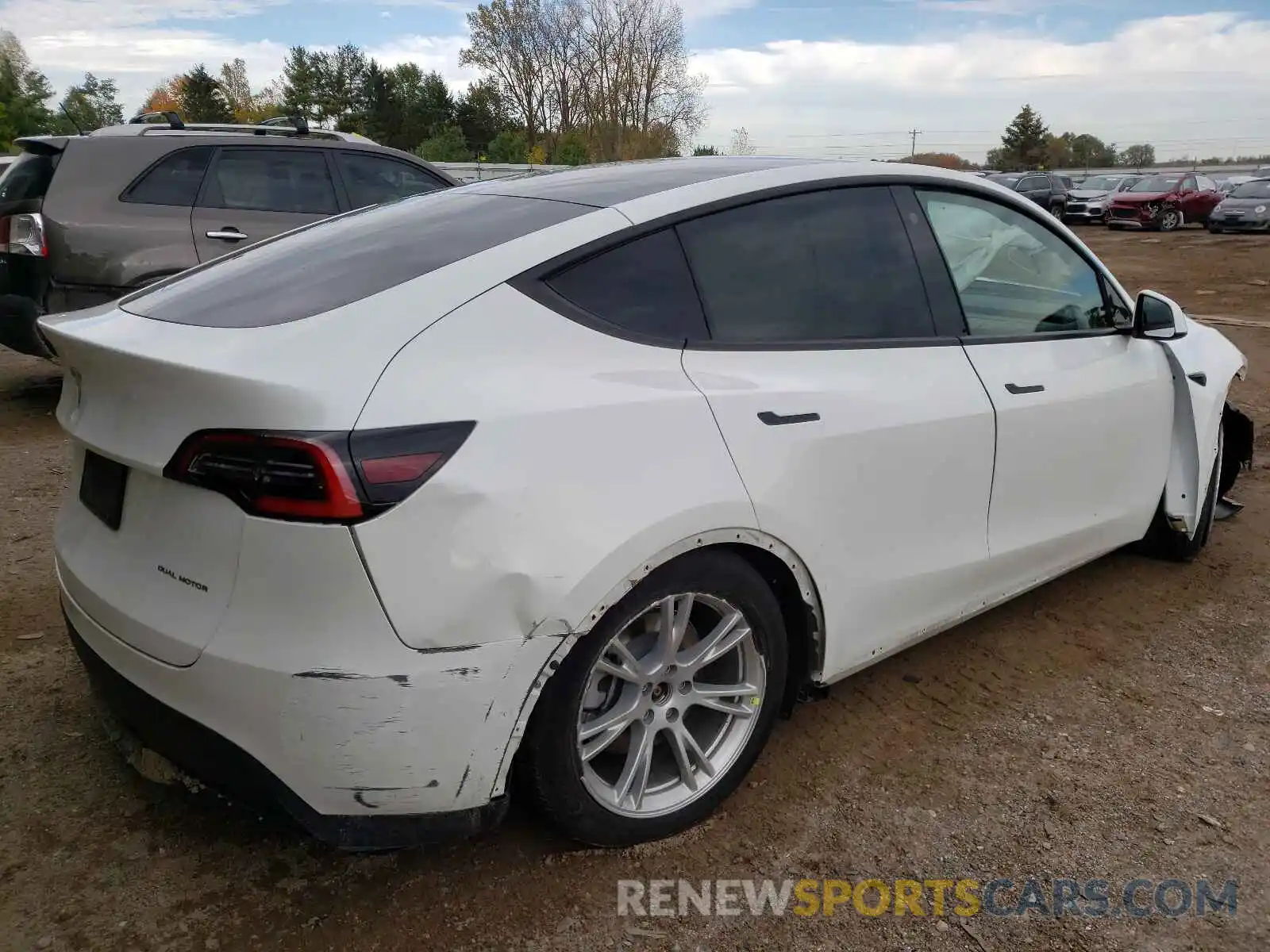 4 Photograph of a damaged car 5YJYGDEE4MF069517 TESLA MODEL Y 2021