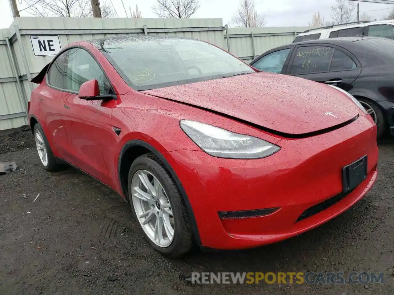 1 Photograph of a damaged car 5YJYGDEE4MF072076 TESLA MODEL Y 2021