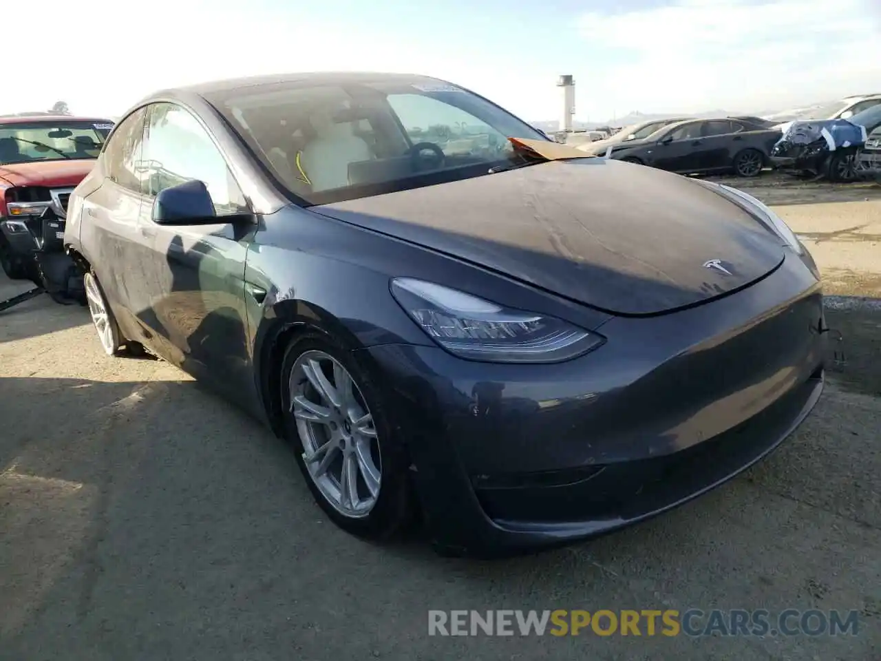 1 Photograph of a damaged car 5YJYGDEE4MF075916 TESLA MODEL Y 2021