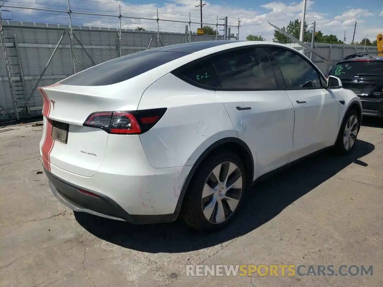 4 Фотография поврежденного автомобиля 5YJYGDEE4MF079898 TESLA MODEL Y 2021