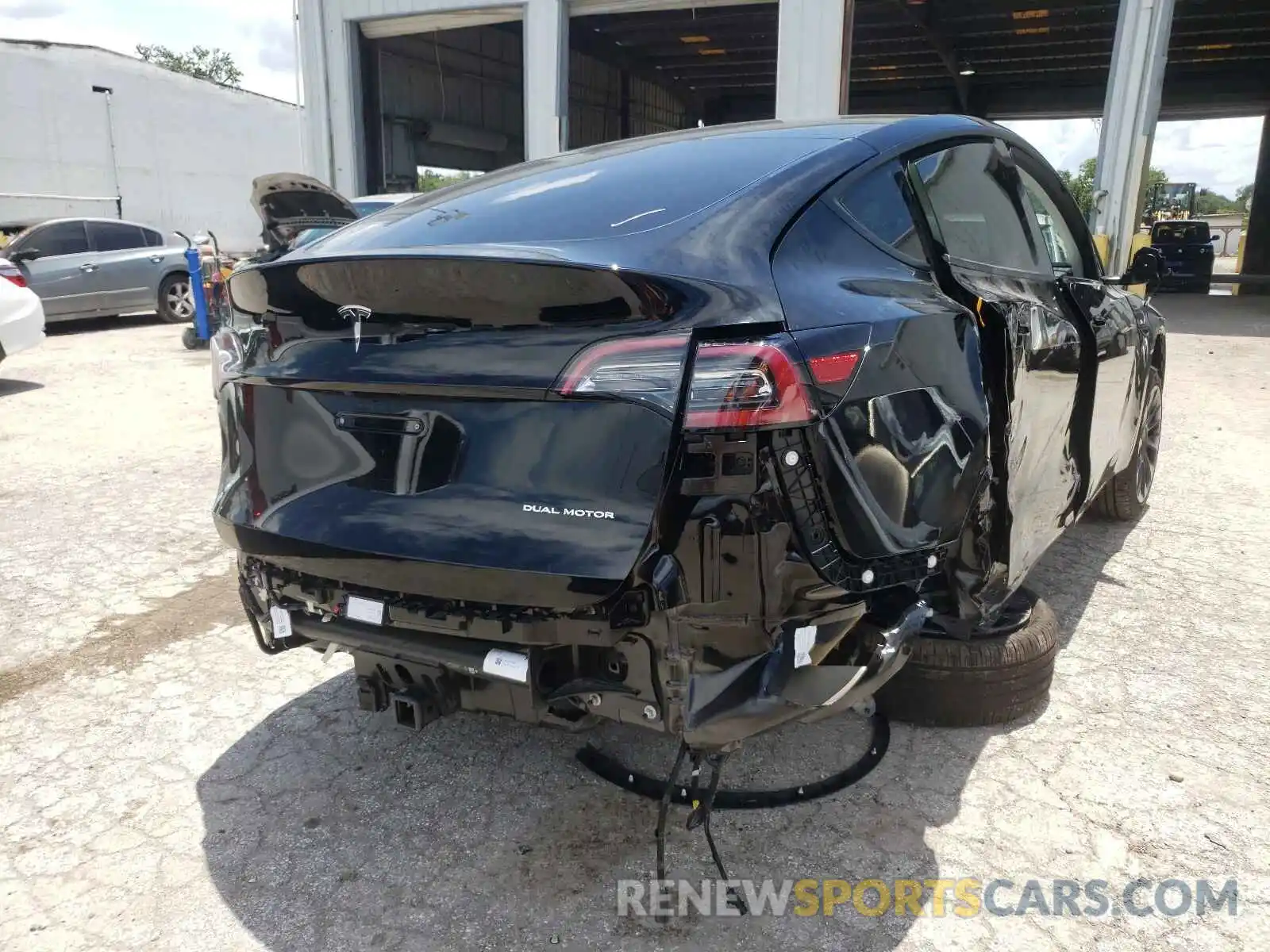 4 Photograph of a damaged car 5YJYGDEE4MF080873 TESLA MODEL Y 2021