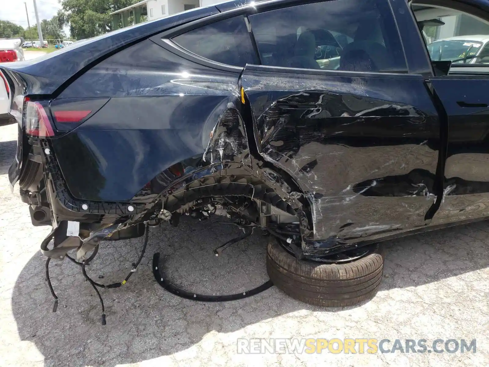 9 Photograph of a damaged car 5YJYGDEE4MF080873 TESLA MODEL Y 2021