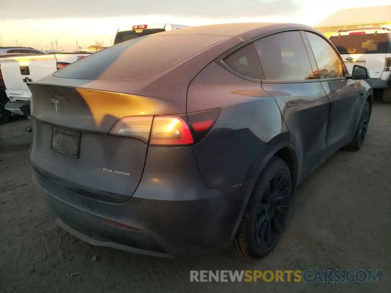 4 Photograph of a damaged car 5YJYGDEE4MF084146 TESLA MODEL Y 2021