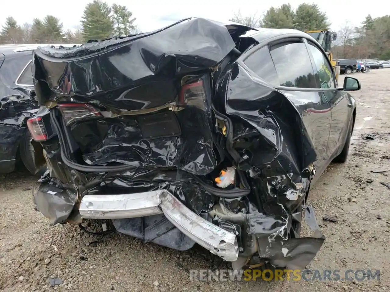 4 Photograph of a damaged car 5YJYGDEE4MF103262 TESLA MODEL Y 2021