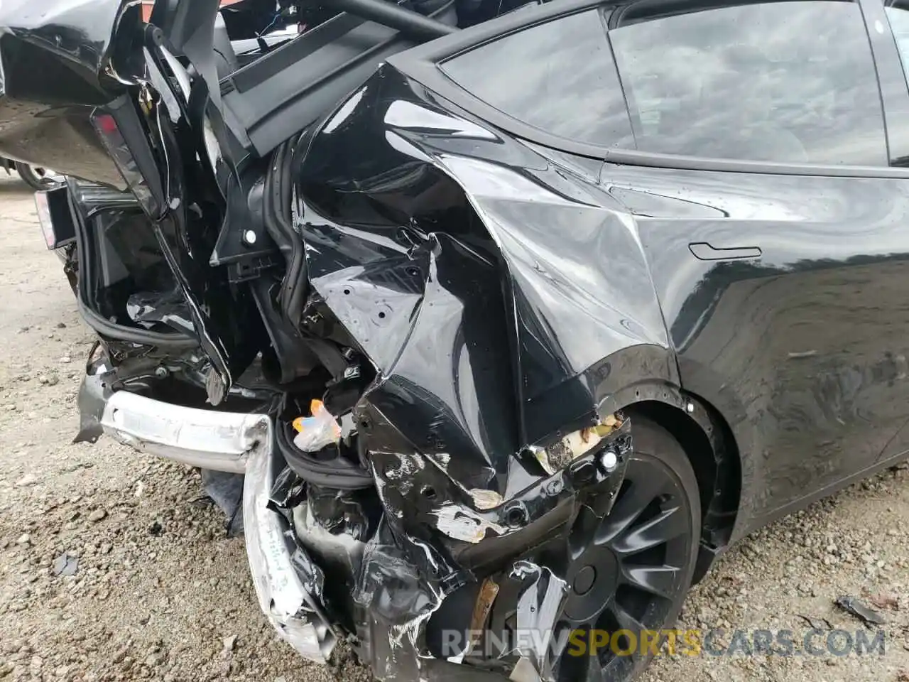 9 Photograph of a damaged car 5YJYGDEE4MF103262 TESLA MODEL Y 2021