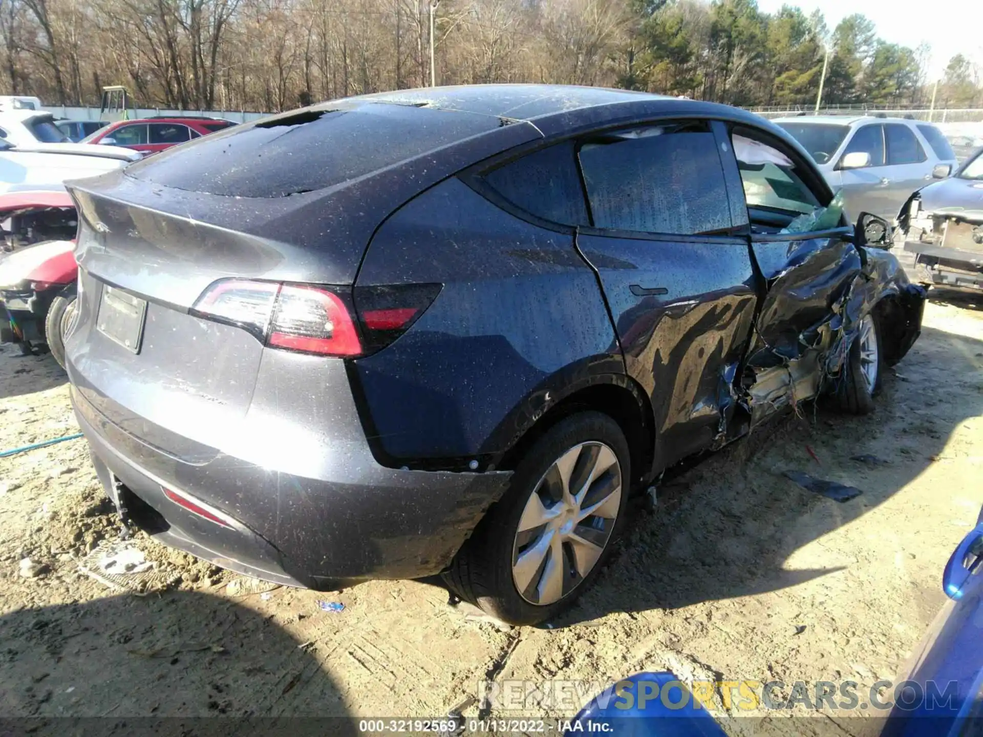 4 Photograph of a damaged car 5YJYGDEE4MF107019 TESLA MODEL Y 2021