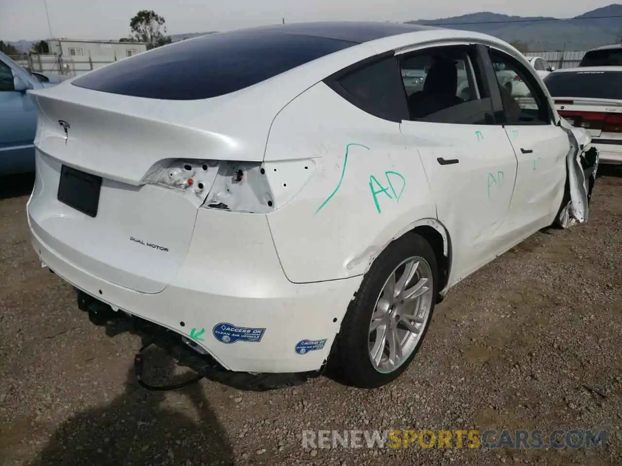 4 Photograph of a damaged car 5YJYGDEE4MF108915 TESLA MODEL Y 2021