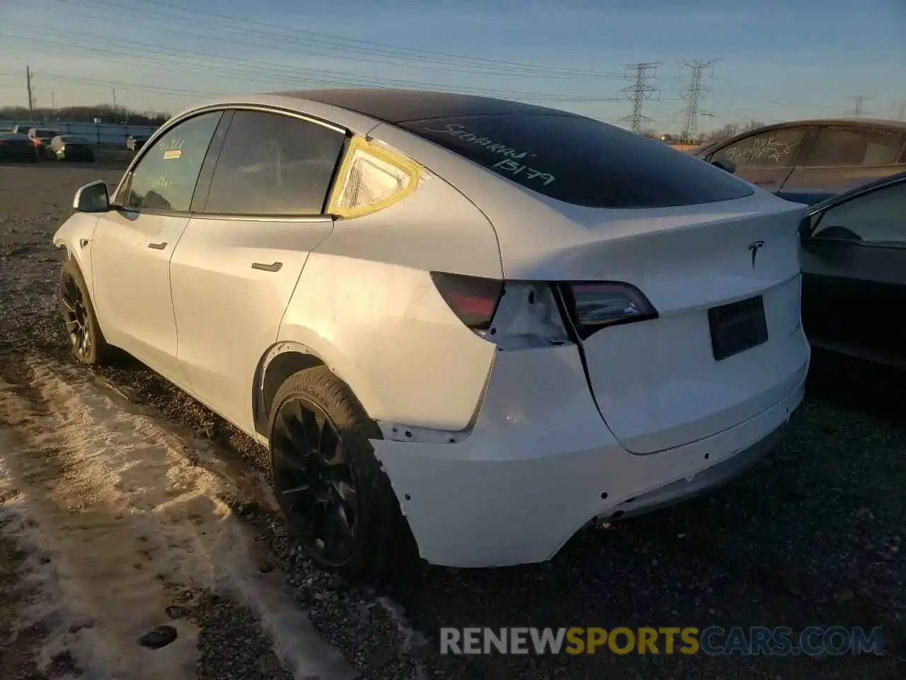 3 Photograph of a damaged car 5YJYGDEE4MF112432 TESLA MODEL Y 2021