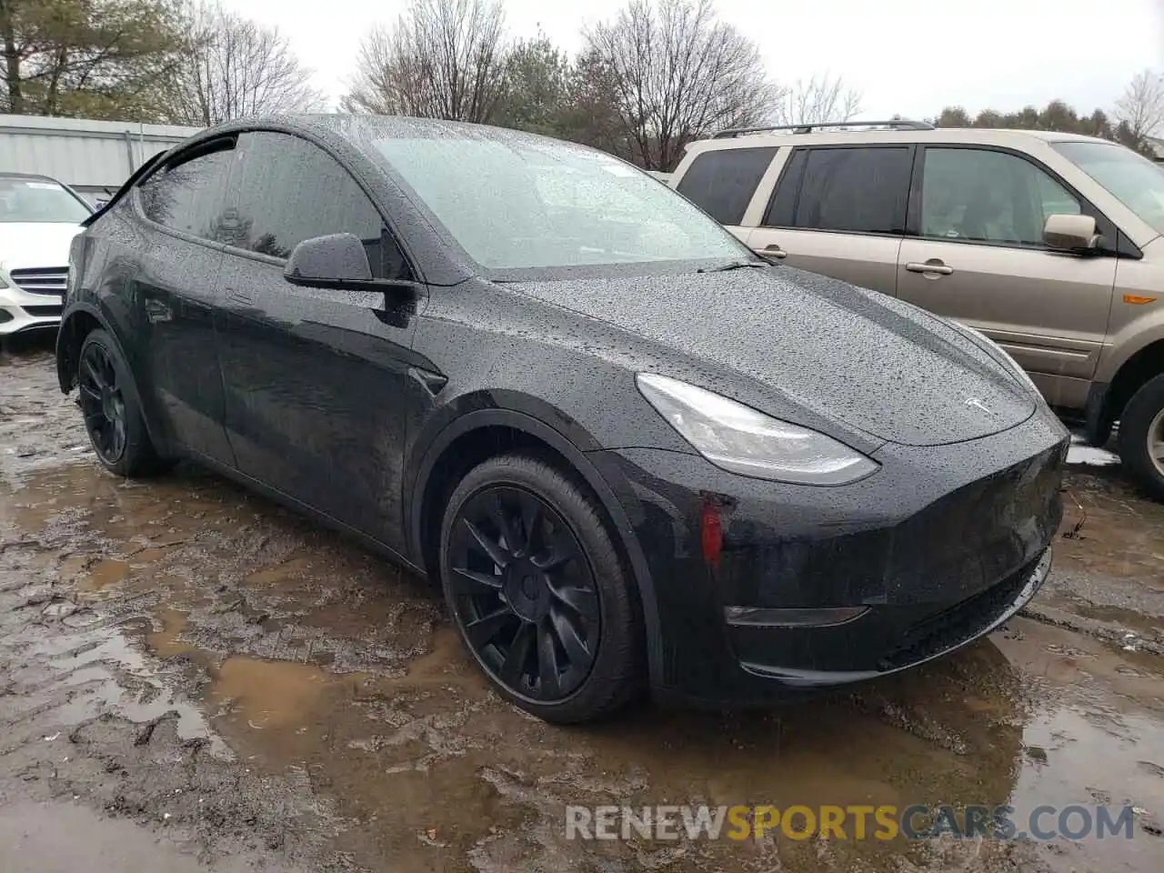 1 Photograph of a damaged car 5YJYGDEE4MF123995 TESLA MODEL Y 2021