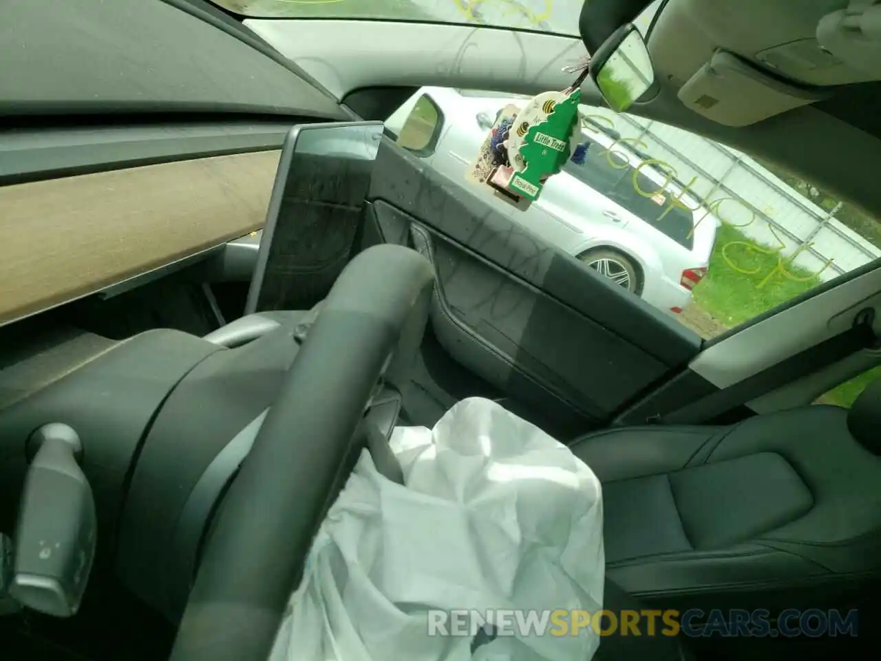 8 Photograph of a damaged car 5YJYGDEE4MF140019 TESLA MODEL Y 2021