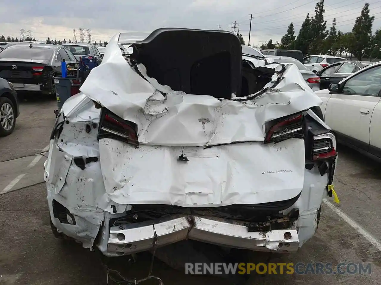 9 Photograph of a damaged car 5YJYGDEE4MF145625 TESLA MODEL Y 2021