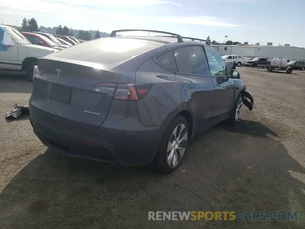 4 Photograph of a damaged car 5YJYGDEE4MF161100 TESLA MODEL Y 2021