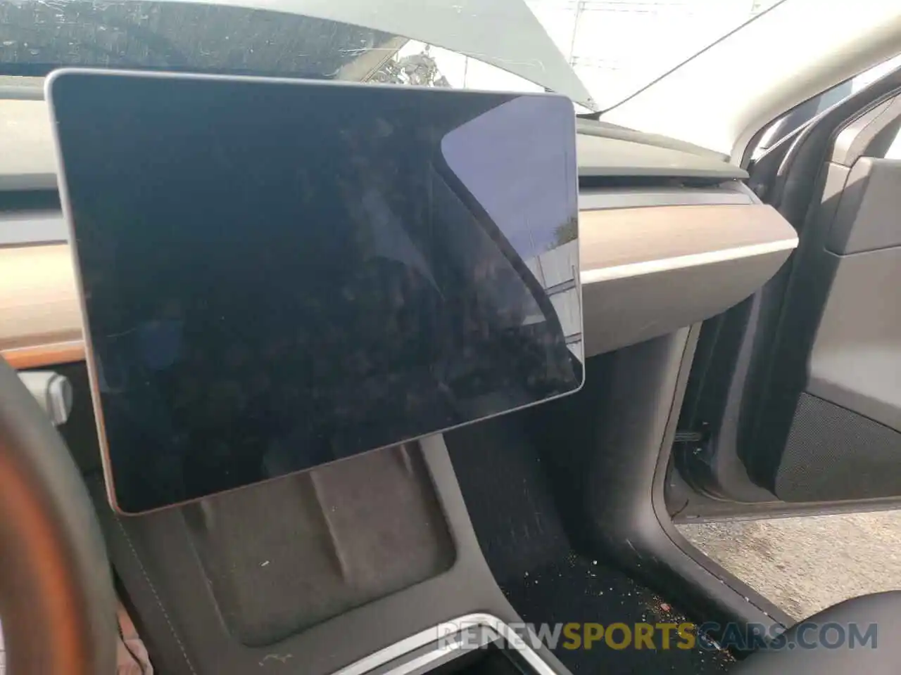 8 Photograph of a damaged car 5YJYGDEE4MF161100 TESLA MODEL Y 2021