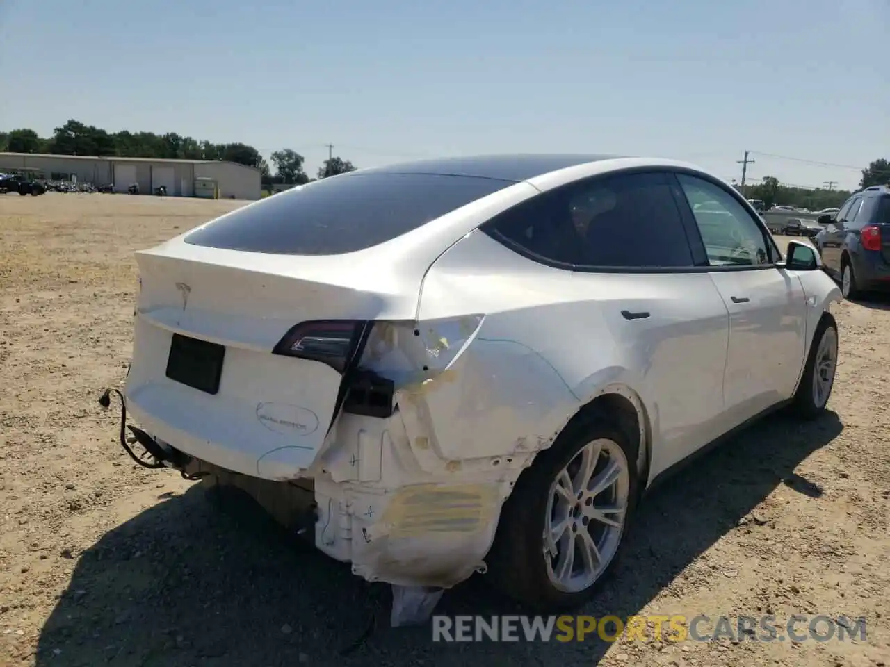 4 Photograph of a damaged car 5YJYGDEE4MF186286 TESLA MODEL Y 2021