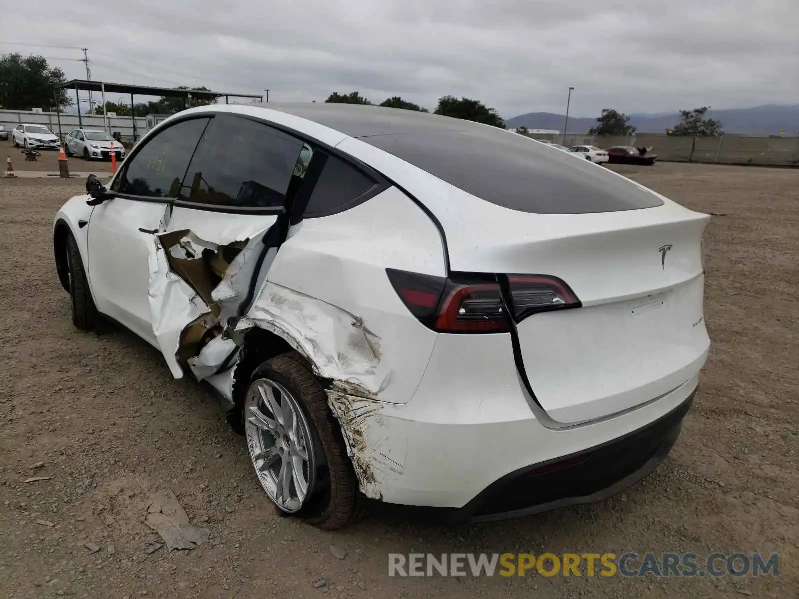 3 Photograph of a damaged car 5YJYGDEE4MF188779 TESLA MODEL Y 2021