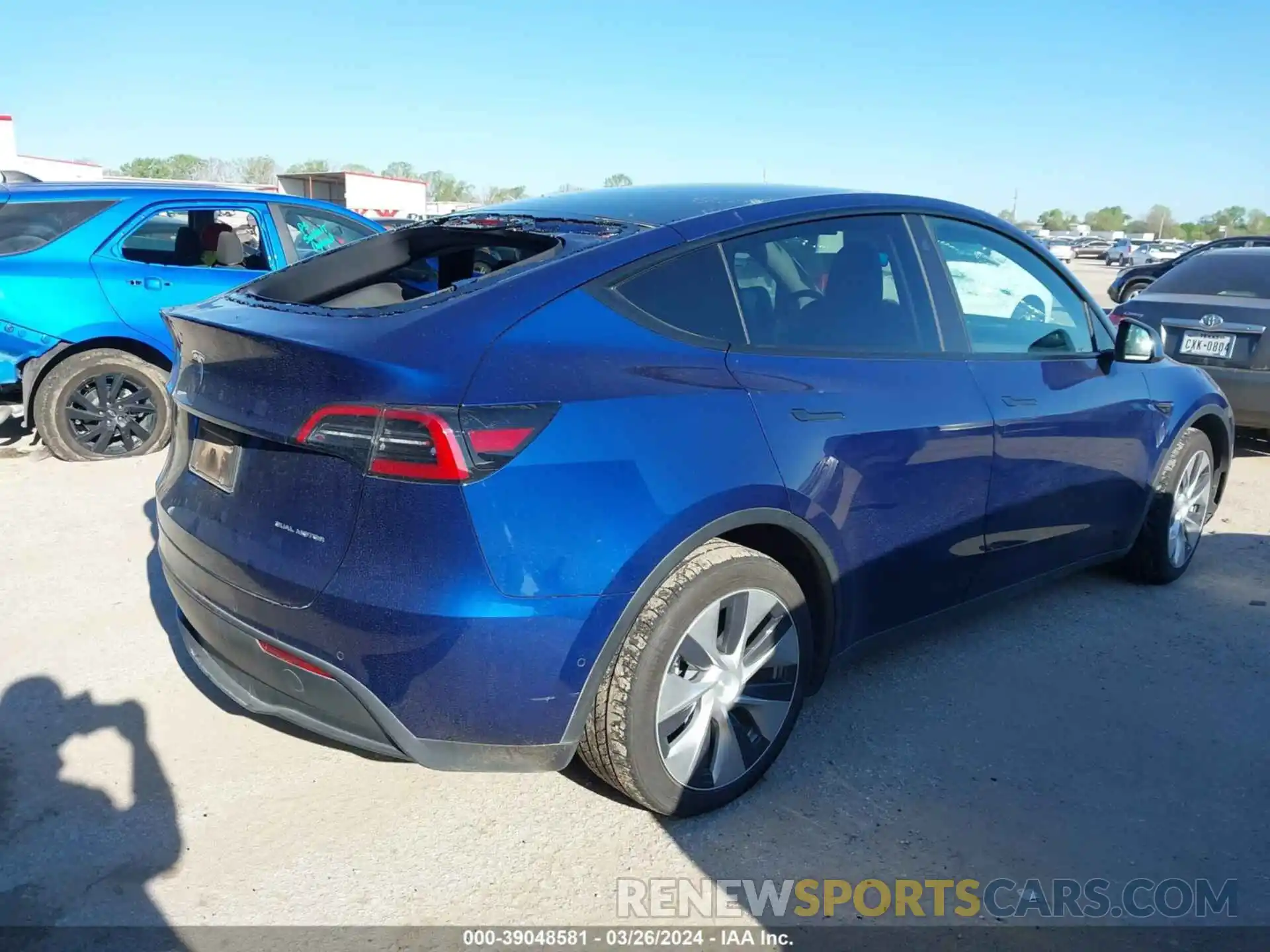 4 Photograph of a damaged car 5YJYGDEE4MF196719 TESLA MODEL Y 2021