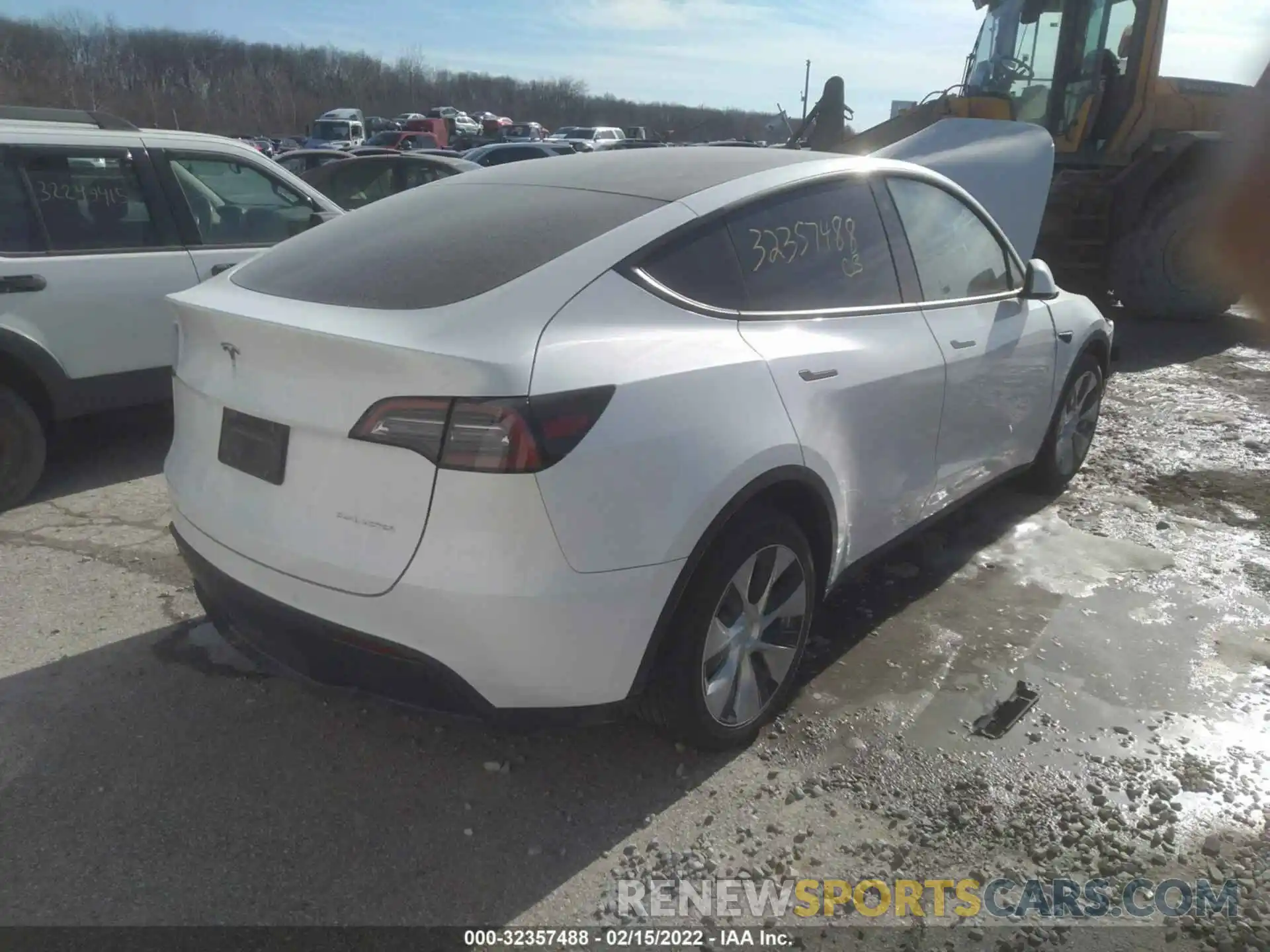 4 Photograph of a damaged car 5YJYGDEE4MF204933 TESLA MODEL Y 2021