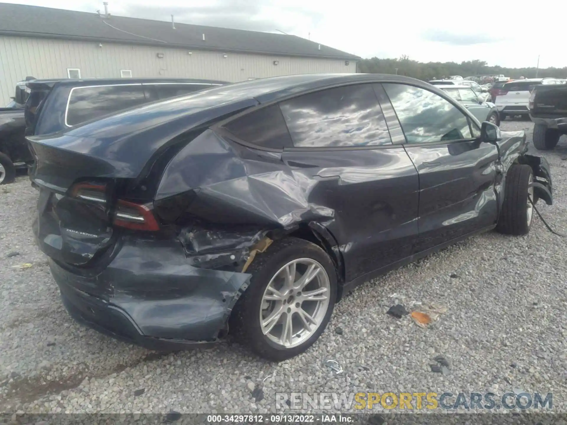 4 Photograph of a damaged car 5YJYGDEE4MF224549 TESLA MODEL Y 2021