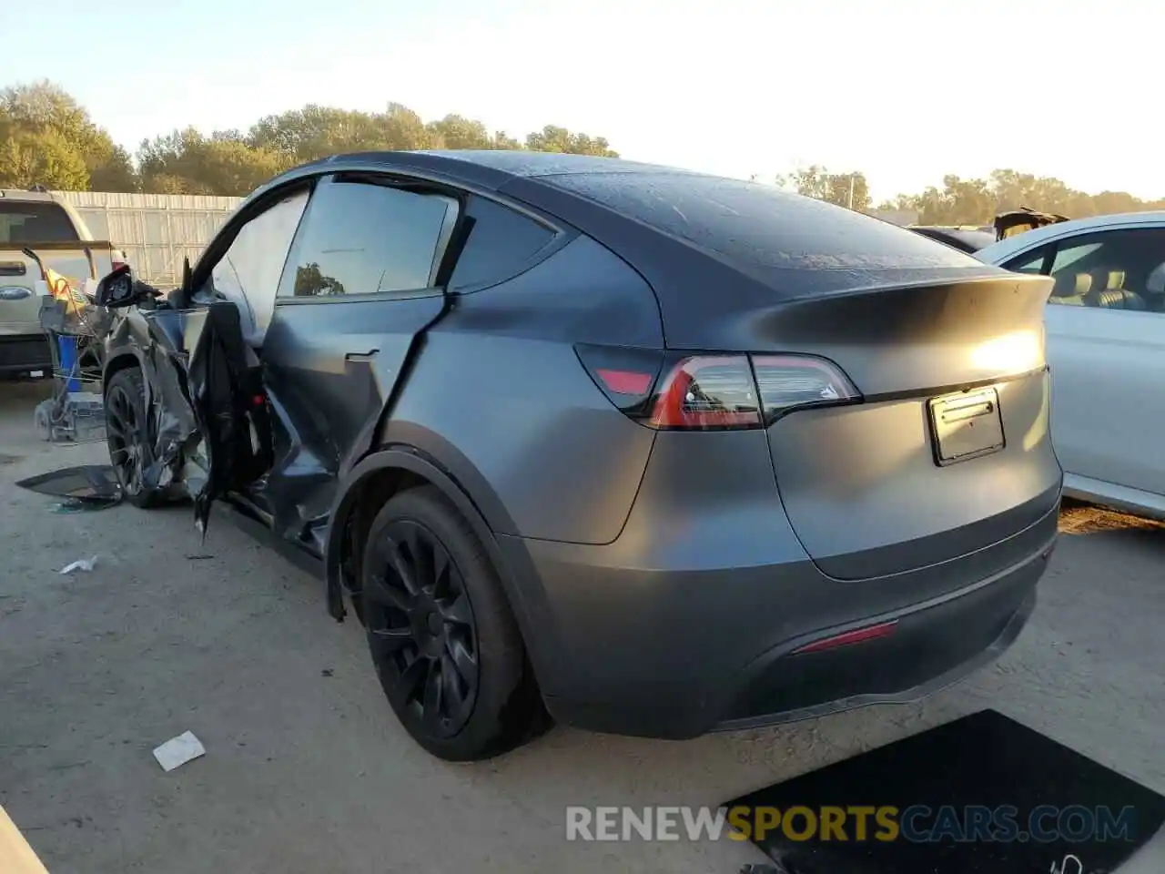 3 Photograph of a damaged car 5YJYGDEE4MF227127 TESLA MODEL Y 2021