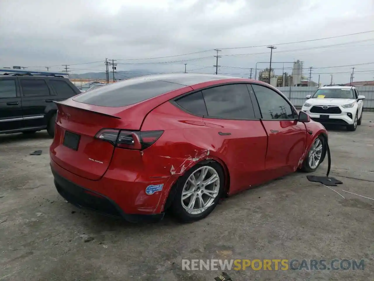 4 Photograph of a damaged car 5YJYGDEE4MF241481 TESLA MODEL Y 2021