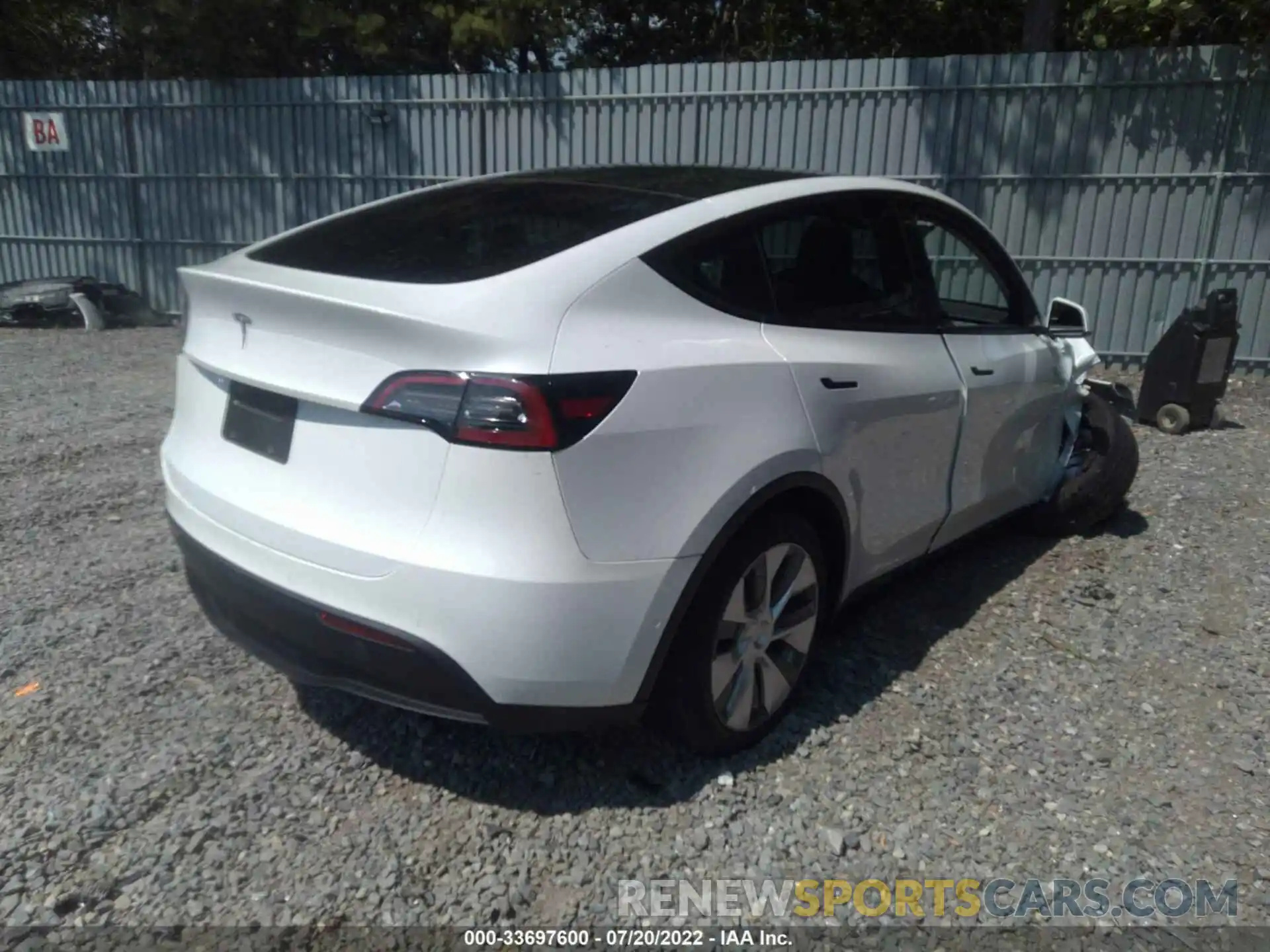 4 Photograph of a damaged car 5YJYGDEE4MF243506 TESLA MODEL Y 2021