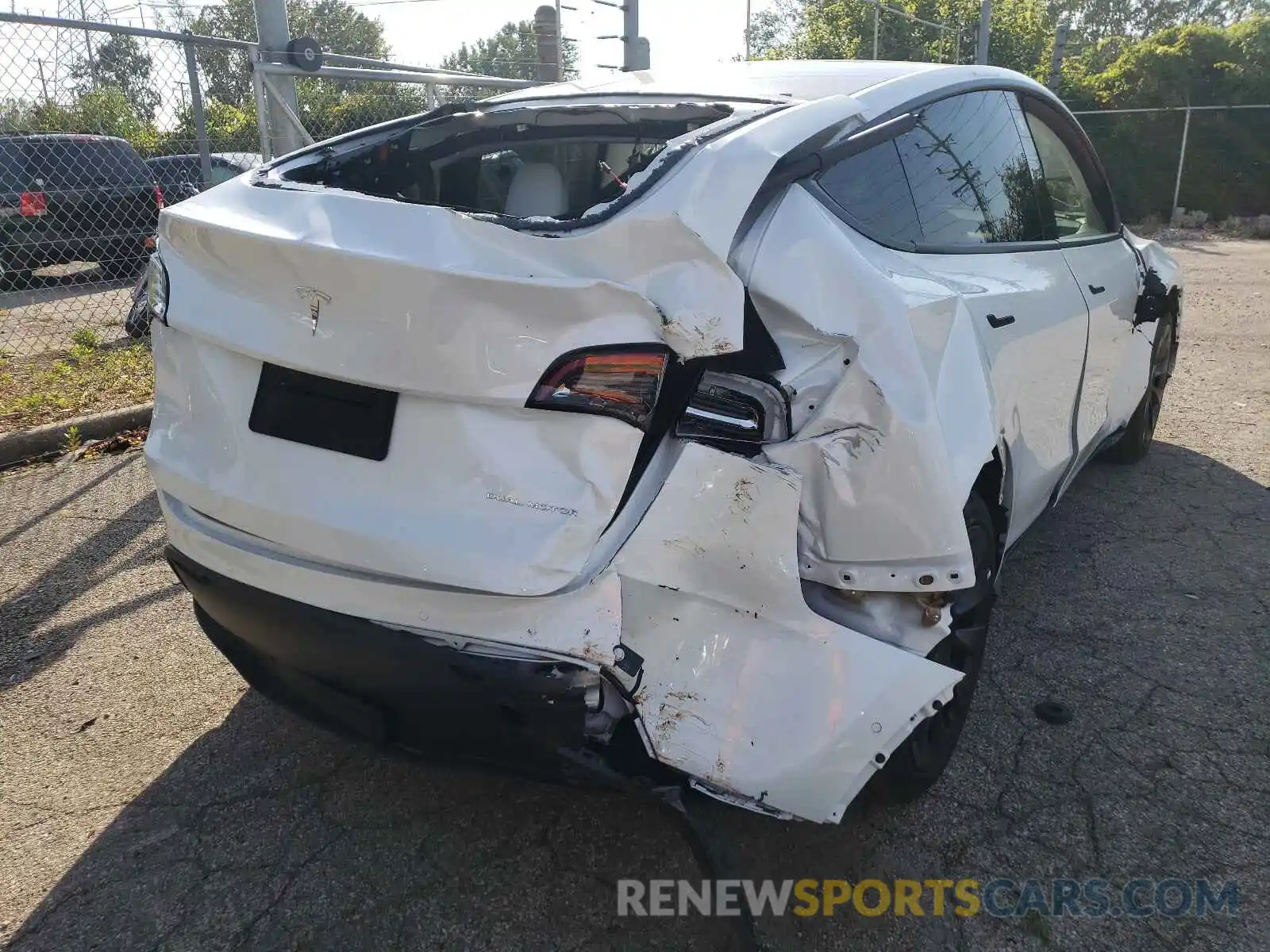 4 Photograph of a damaged car 5YJYGDEE4MF254375 TESLA MODEL Y 2021