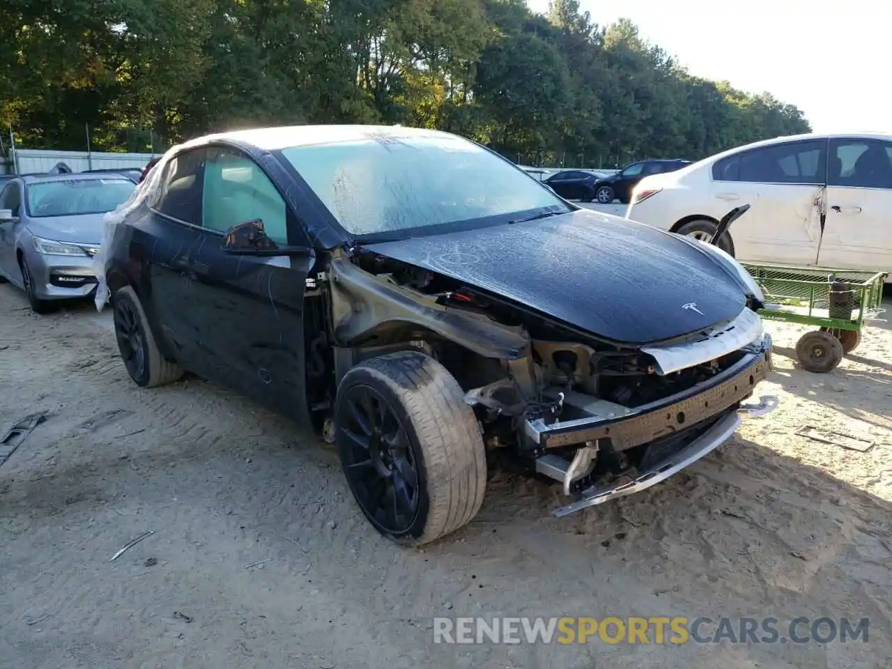 1 Photograph of a damaged car 5YJYGDEE4MF256367 TESLA MODEL Y 2021