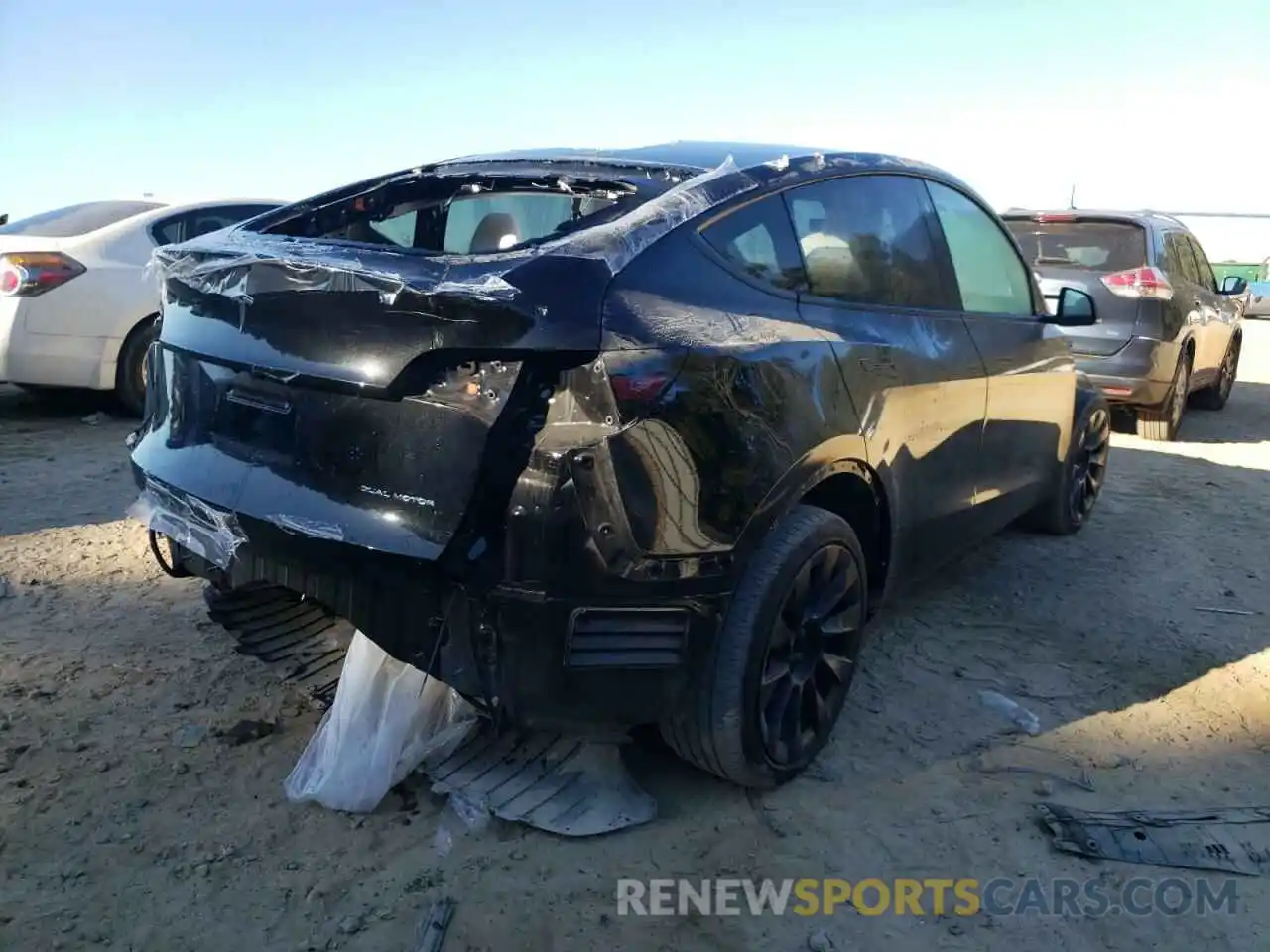 4 Photograph of a damaged car 5YJYGDEE4MF256367 TESLA MODEL Y 2021