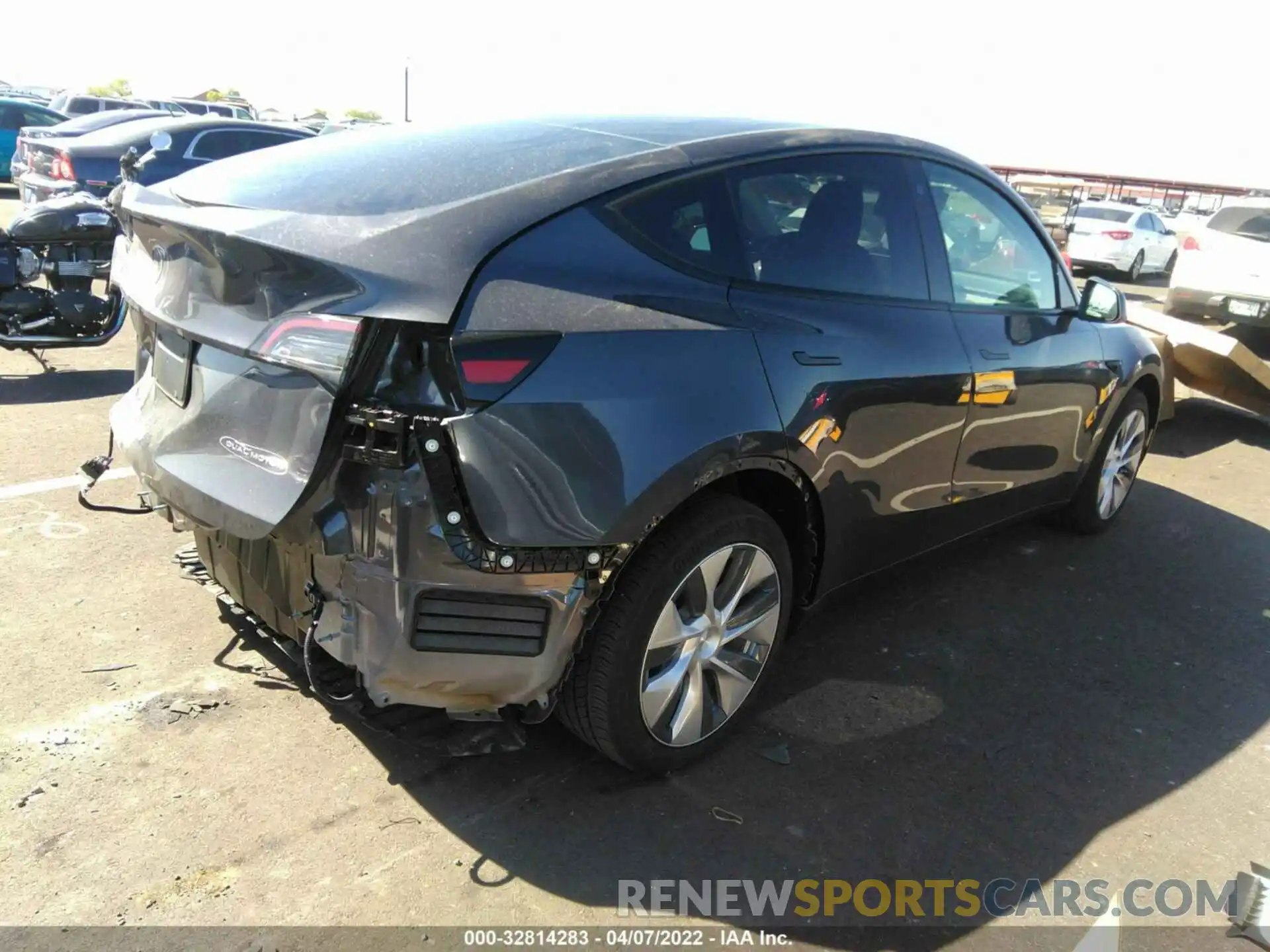 4 Photograph of a damaged car 5YJYGDEE4MF273492 TESLA MODEL Y 2021