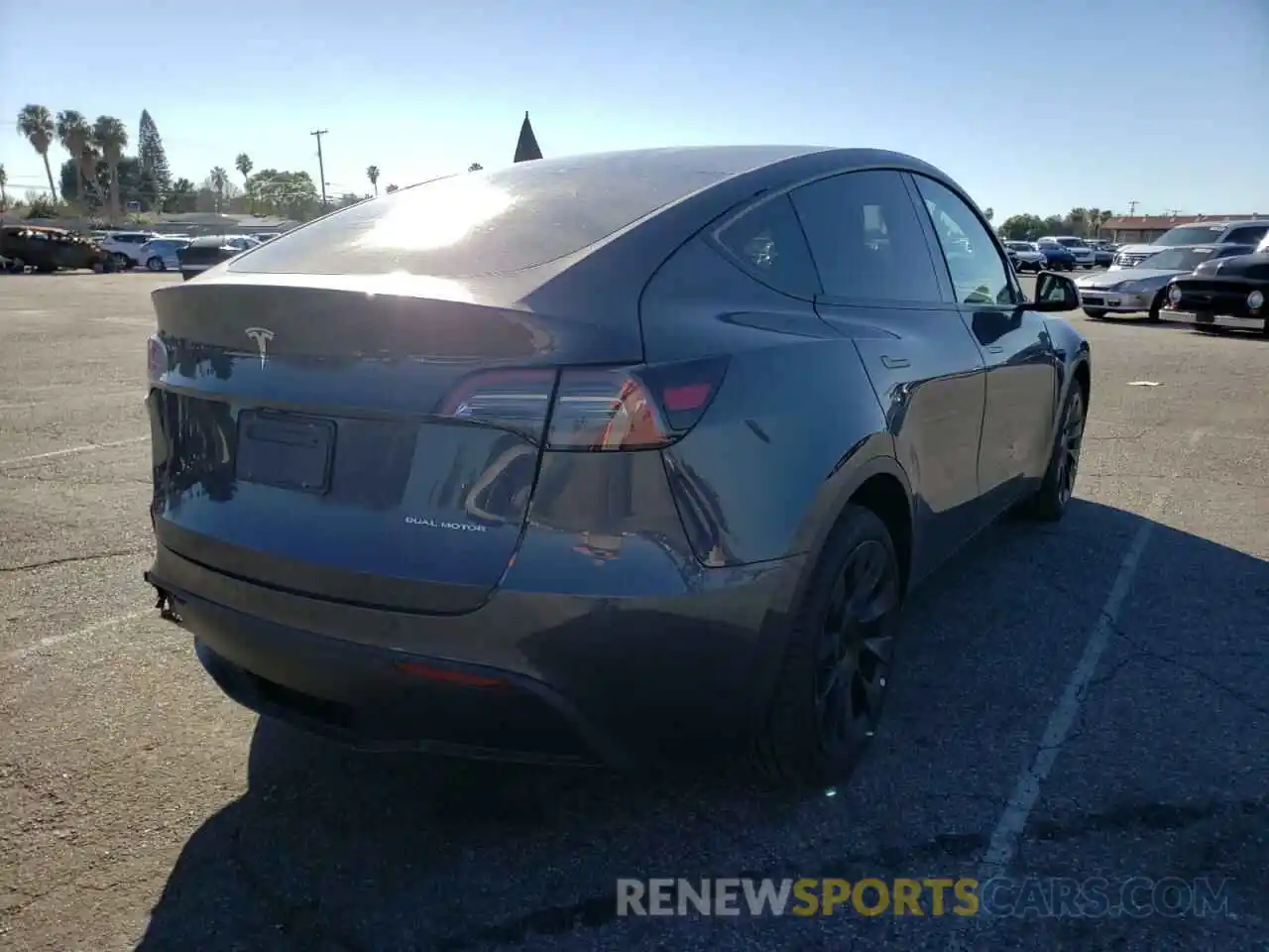 4 Photograph of a damaged car 5YJYGDEE4MF274576 TESLA MODEL Y 2021