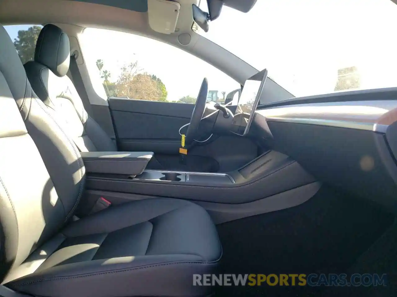 5 Photograph of a damaged car 5YJYGDEE4MF274576 TESLA MODEL Y 2021