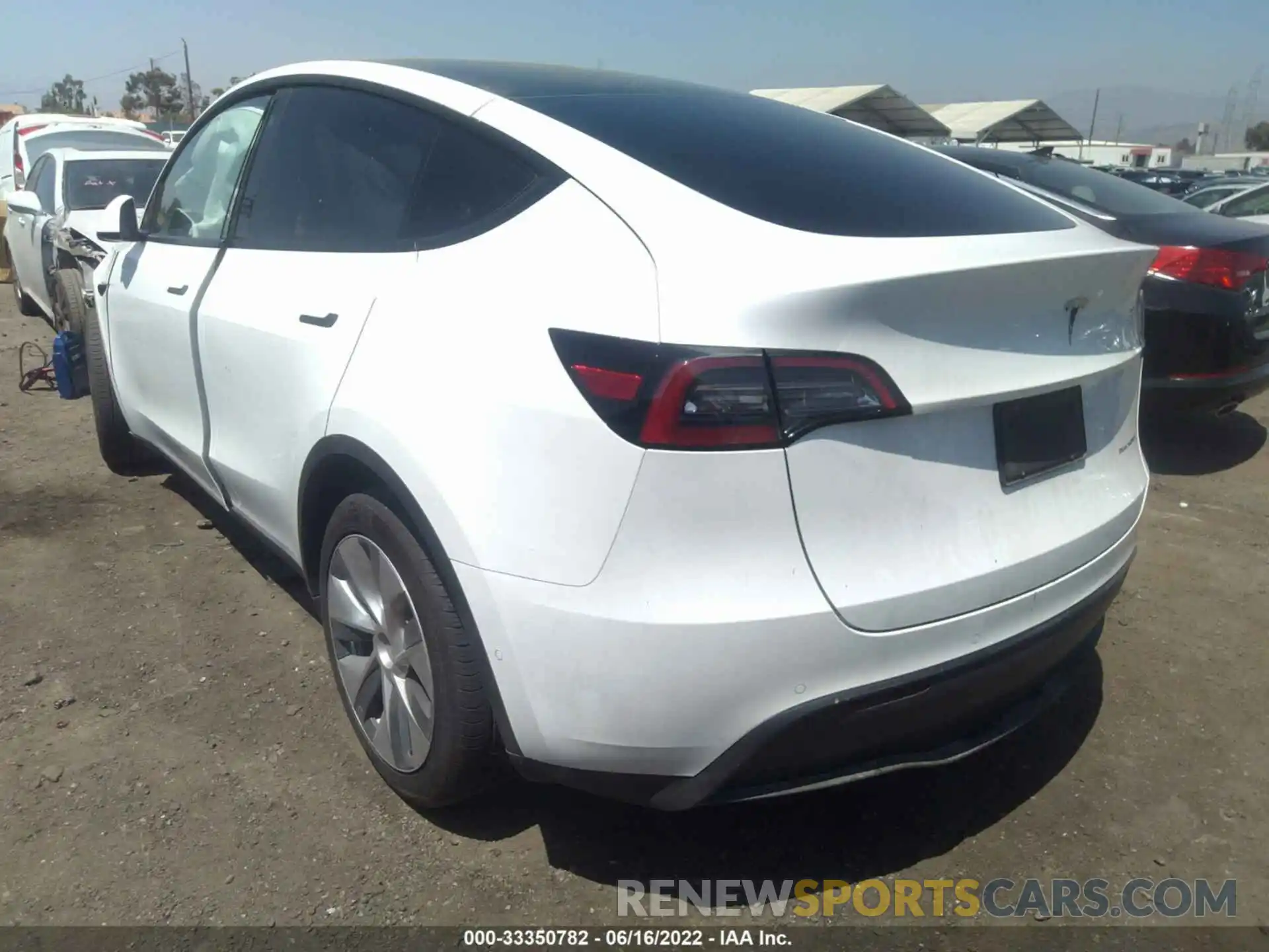 3 Photograph of a damaged car 5YJYGDEE4MF277364 TESLA MODEL Y 2021