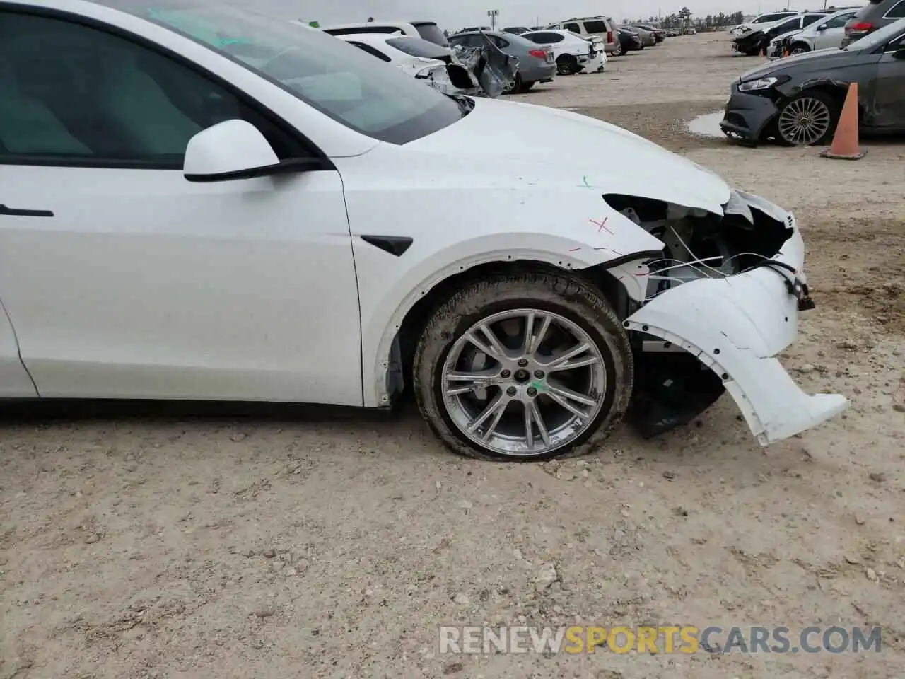 9 Photograph of a damaged car 5YJYGDEE4MF287702 TESLA MODEL Y 2021