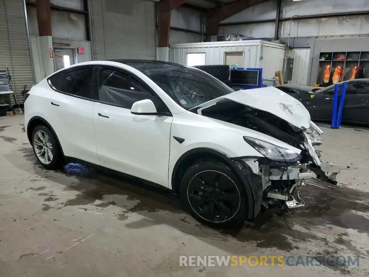 4 Photograph of a damaged car 5YJYGDEE4MF304126 TESLA MODEL Y 2021