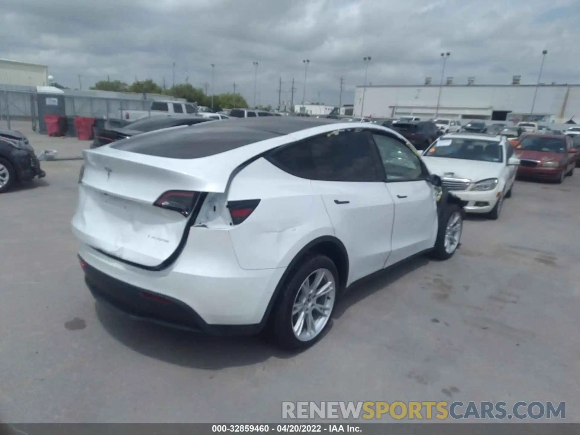 4 Photograph of a damaged car 5YJYGDEE4MF306720 TESLA MODEL Y 2021