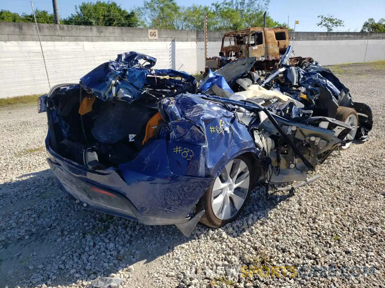 4 Photograph of a damaged car 5YJYGDEE5MF060759 TESLA MODEL Y 2021