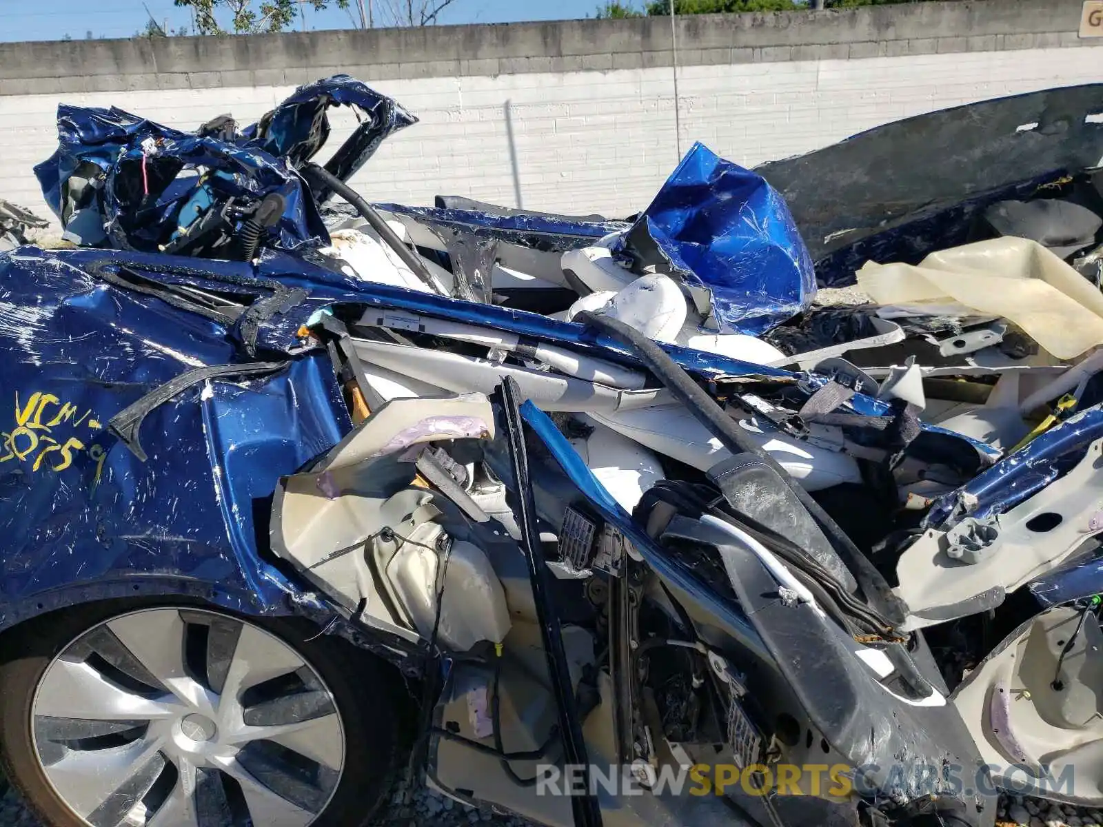 6 Photograph of a damaged car 5YJYGDEE5MF060759 TESLA MODEL Y 2021