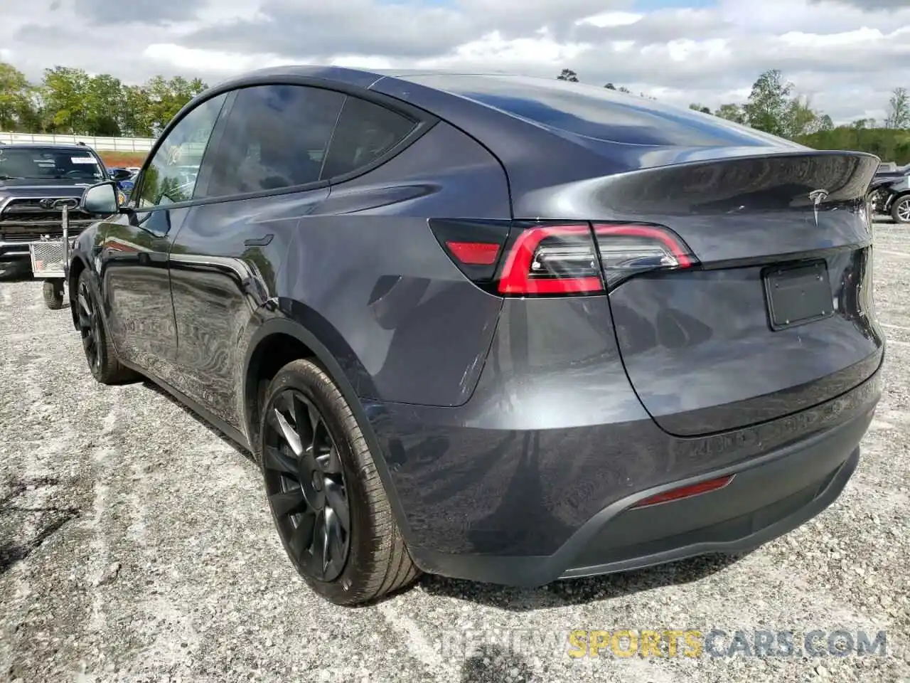 3 Photograph of a damaged car 5YJYGDEE5MF062186 TESLA MODEL Y 2021