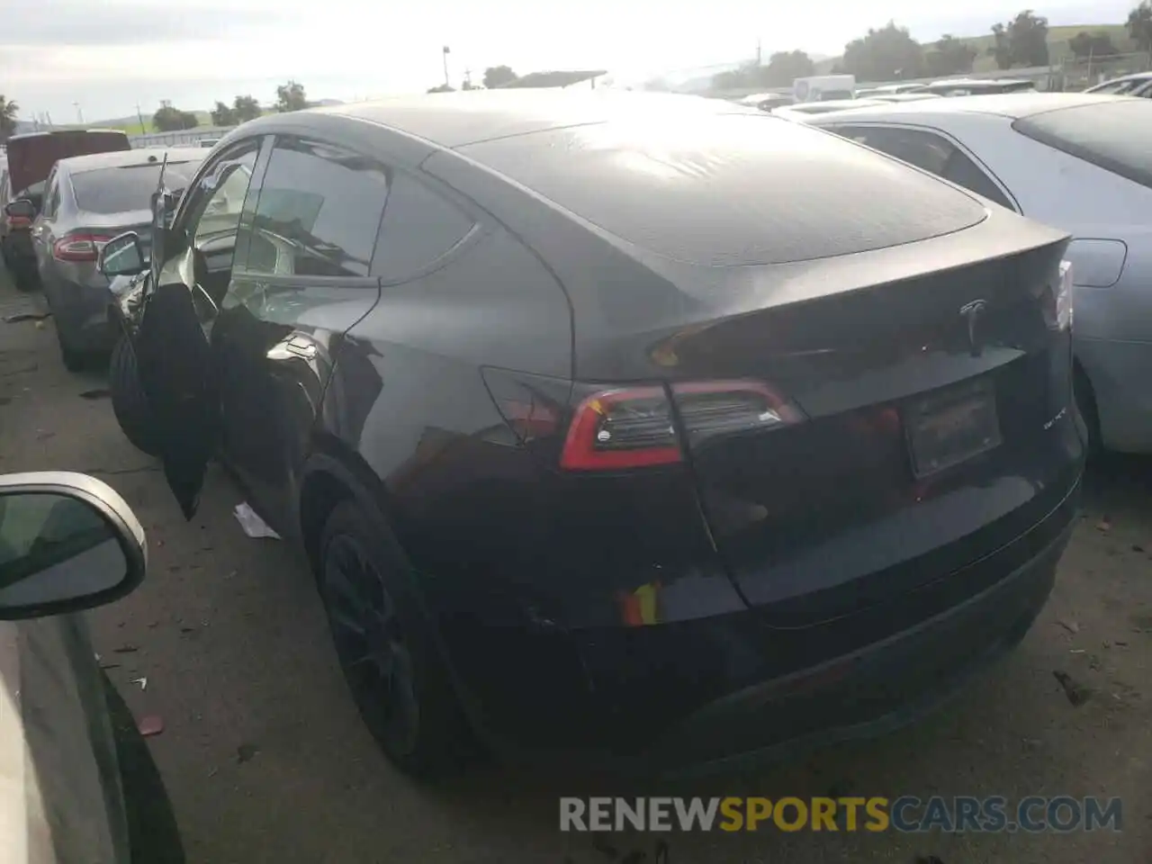 2 Photograph of a damaged car 5YJYGDEE5MF064939 TESLA MODEL Y 2021