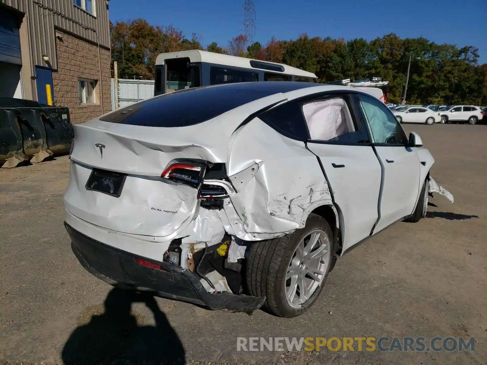 4 Photograph of a damaged car 5YJYGDEE5MF066402 TESLA MODEL Y 2021