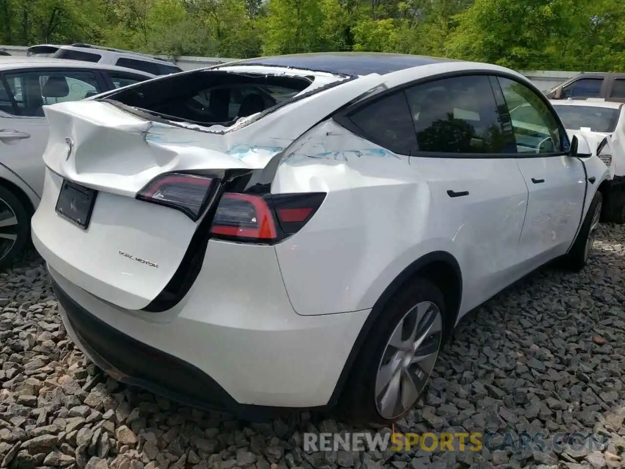 4 Photograph of a damaged car 5YJYGDEE5MF072717 TESLA MODEL Y 2021