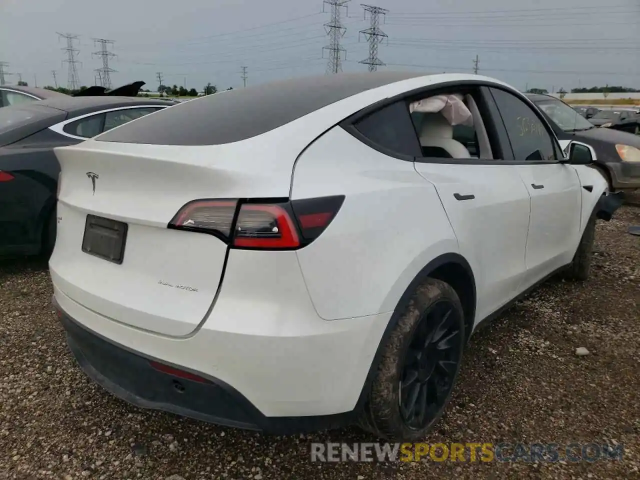 4 Photograph of a damaged car 5YJYGDEE5MF075875 TESLA MODEL Y 2021